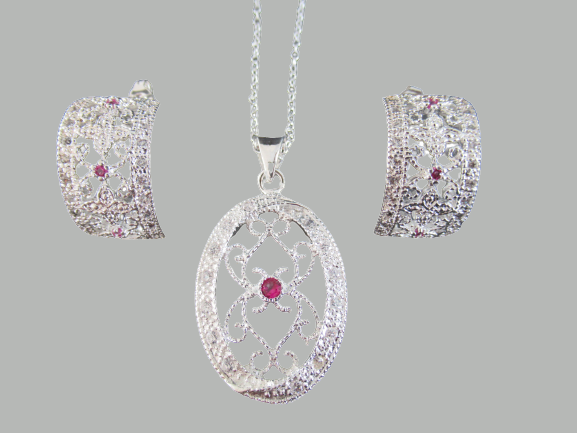 Parure, ensemble, set, boucles d'oreilles, chaîne et pendentif filigranés