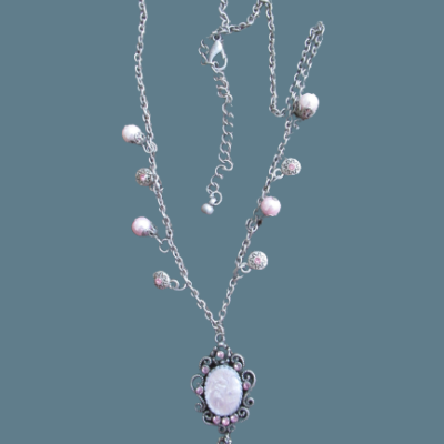 Collier vintage style princesse rose